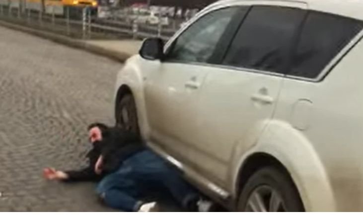 Мъж се хвърли под гумите на автомобил на столичния бул. Цар Борис III