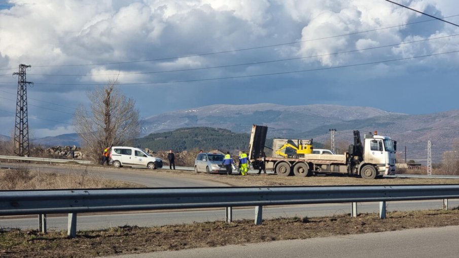 СЛЕД ДЪЖД КАЧУЛКА: Започна поставянето на предпазна мрежа край Ябълково