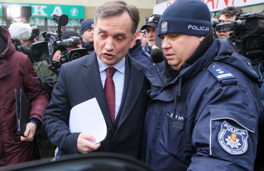 Полицията задържа бившия министър на правосъдието на Полша