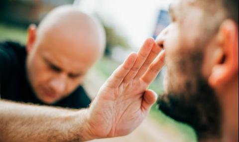 Две пияни компании се сбиха на хижа, има пострадал