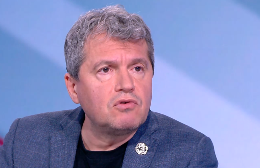 Нацепиха отзад Тошко Йорданов