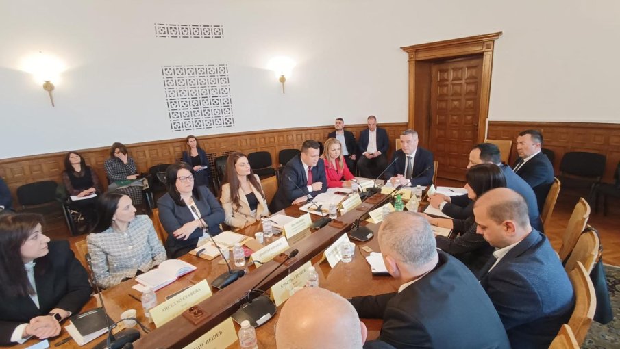 Министър Тахов: Интервенции за напояване за над 100 млн. лв.подготвя министерството на земеделието и храните Министър Тахов: Интервенции за напояване за над 100 млн. лв.подготвя министерството на земеделието и храните