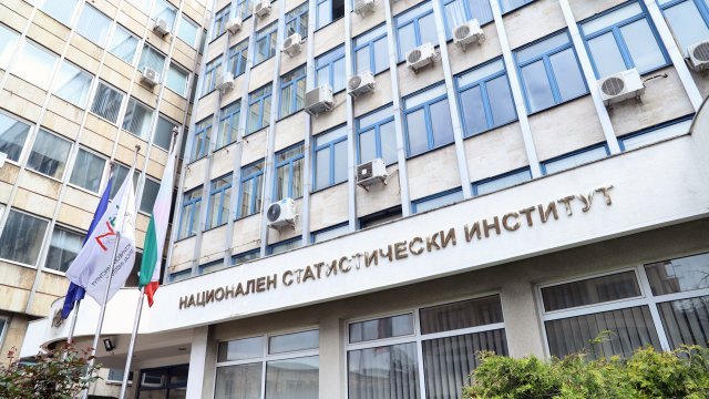 НСИ: Тримесечните доходи на член от домакинството нарастват до 3371 лв., а разходите - до 3033 лв. НСИ: Тримесечните доходи на член от домакинството нарастват до 3371 лв., а разходите - до 3033 лв.