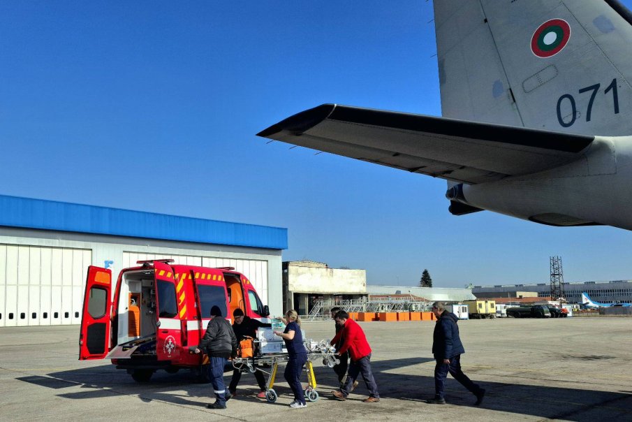 Транспортираха със Спартан болно дете от Сърбия до България (СНИМКИ)
