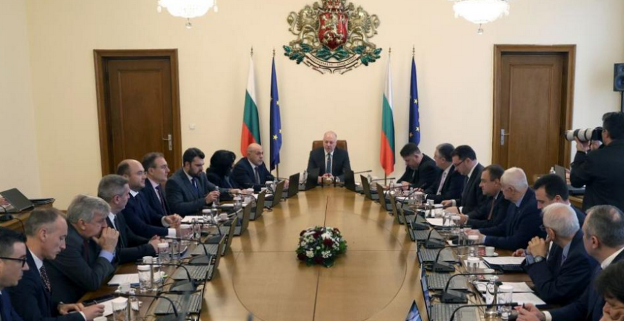 МВР предлага: Служебни коли, управлявани от полицаи, да спират превозни средства за проверка