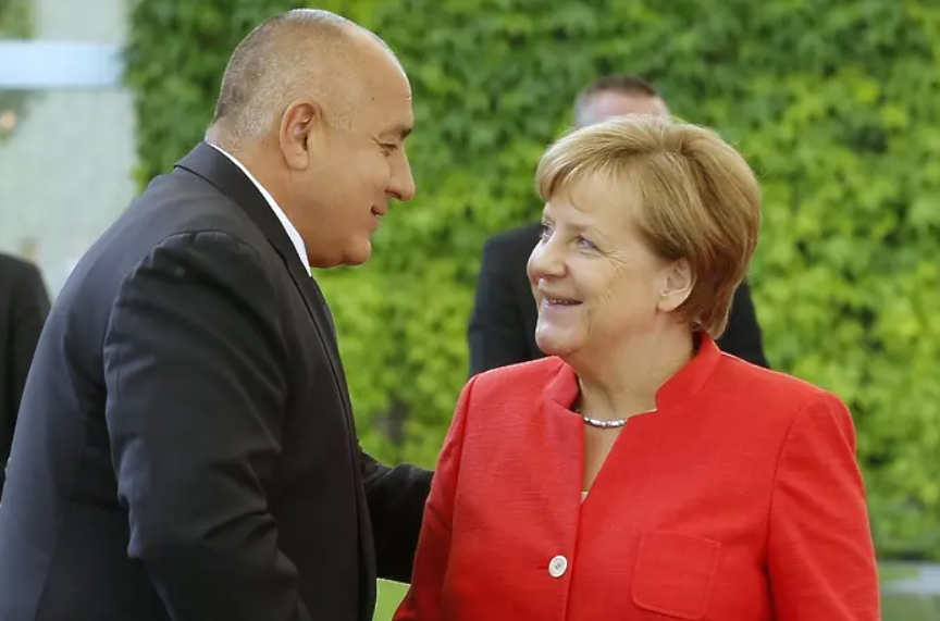 Меркел подари книгата си на Бойко Борисов, написа му лично посвещение