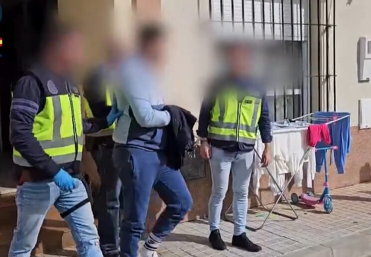 Освободиха десетки румънци, държани като роби в плантация в Испания