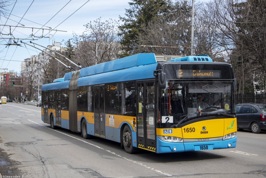 С предупреждение за уволнение е шофьорът на тролея, отвлякъл пътници в София