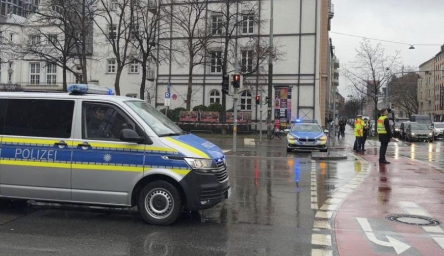 Кола се вряза в пешеходци в Мюнхен, има много ранени (ВИДЕО)