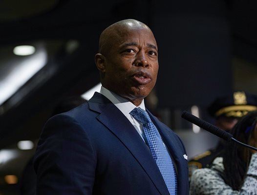 Прекратиха делото за корупция срещу кмета на Ню Йорк