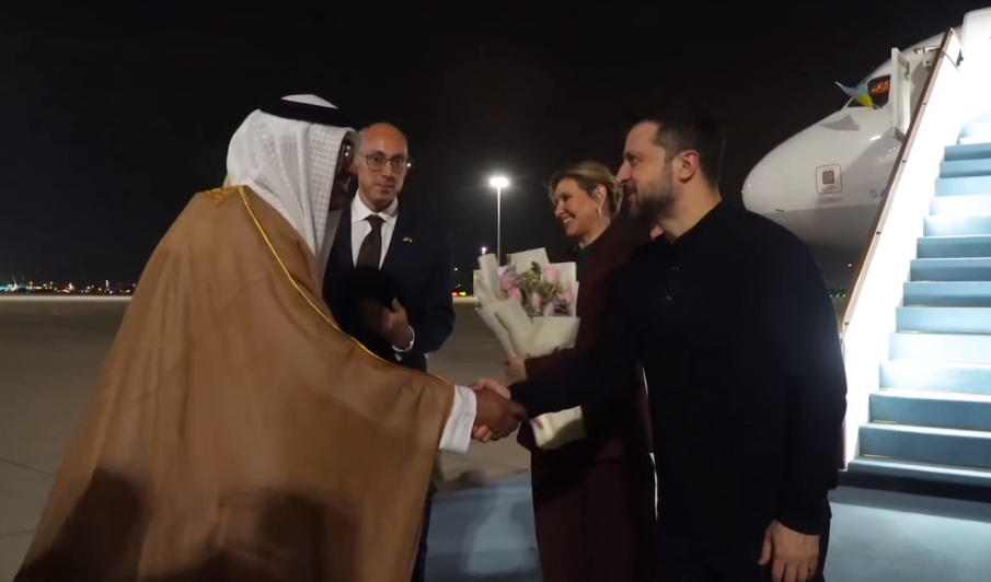 Зеленски пристигна на посещение в Обединените арабски емирства