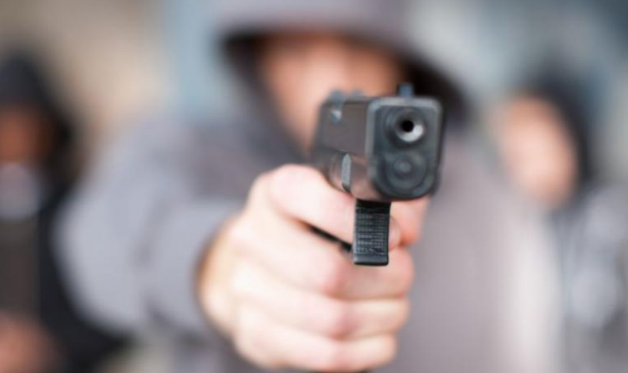 Пукотевица на паркинг в Северна Македония - един е загинал, а други двама...