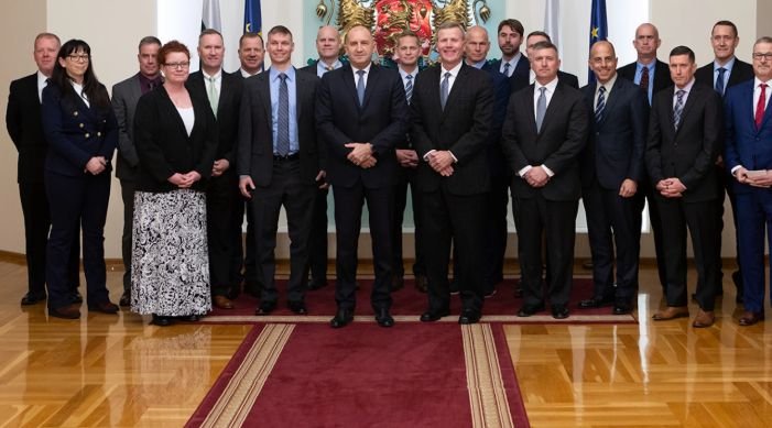 Румен Радев проведе среща с представители на Националния университет по отбраната на САЩ Румен Радев проведе среща с представители на Националния университет по отбраната на САЩ