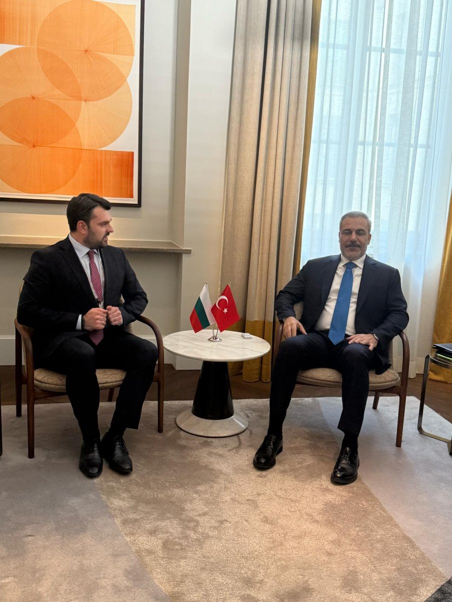 Външният министър обсъди с турския си колега борбата с нелегалната миграция