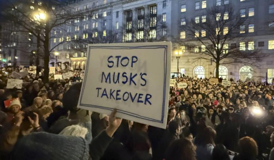 Тръмп спря уволненията на стотици федерални служители, работещи по програмите за ядрени оръжия на САЩ