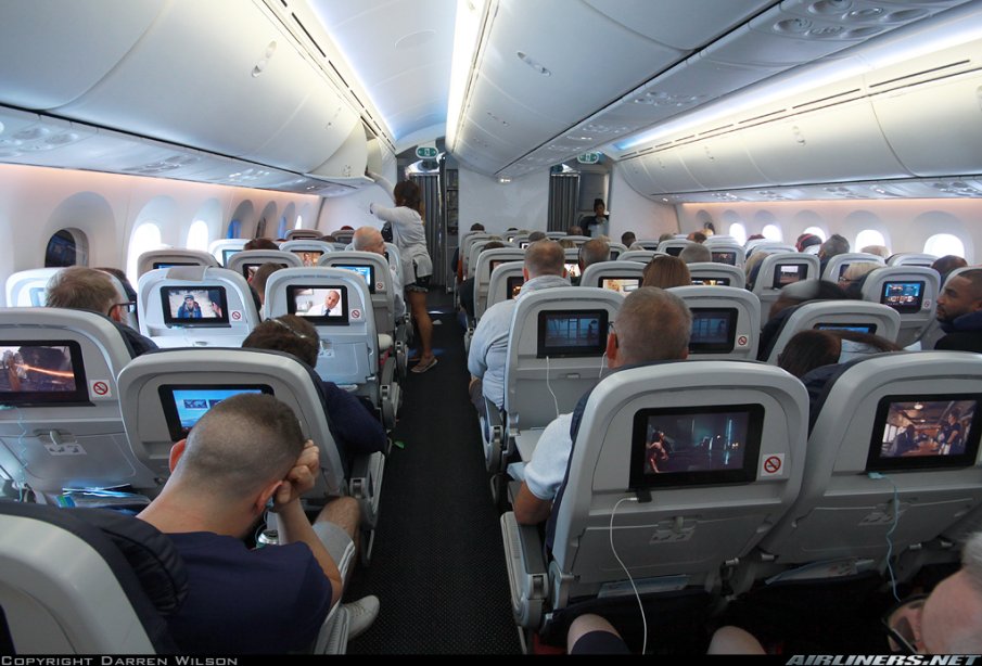 ВЪПРЕКИ СИГНАЛА Mayday: Самолет с изчерпано гориво е принуден да чака, за да се приземи