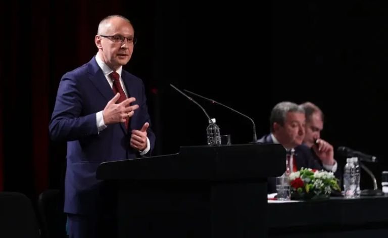 СЕНЗАЦИЯ НА КОНГРЕСА НА БСП! Ето какво направи Станишев