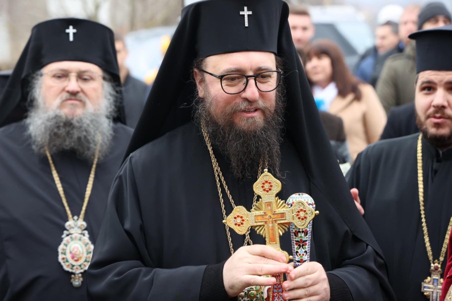 Стотици посрещнаха новоизбрания Видински митрополит Пахомий