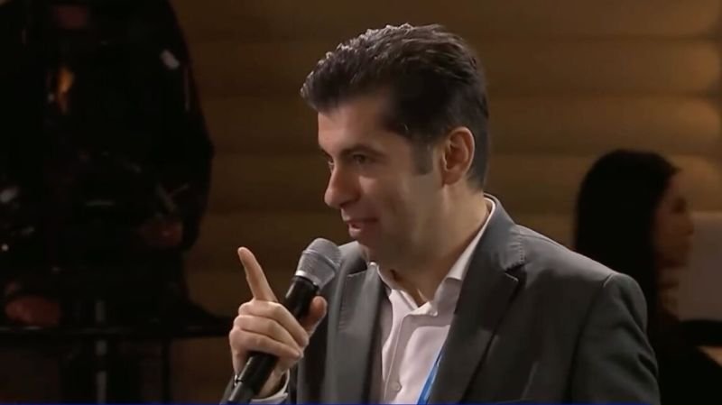 Приключиха Кирил Петков - ето с какъв невероятен персонаж от 90-те години го оприличиха