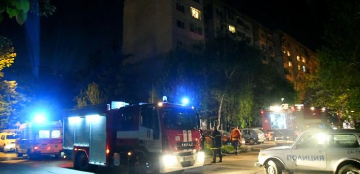 Пожар гори в блок в София, спешно евакуираха сградата