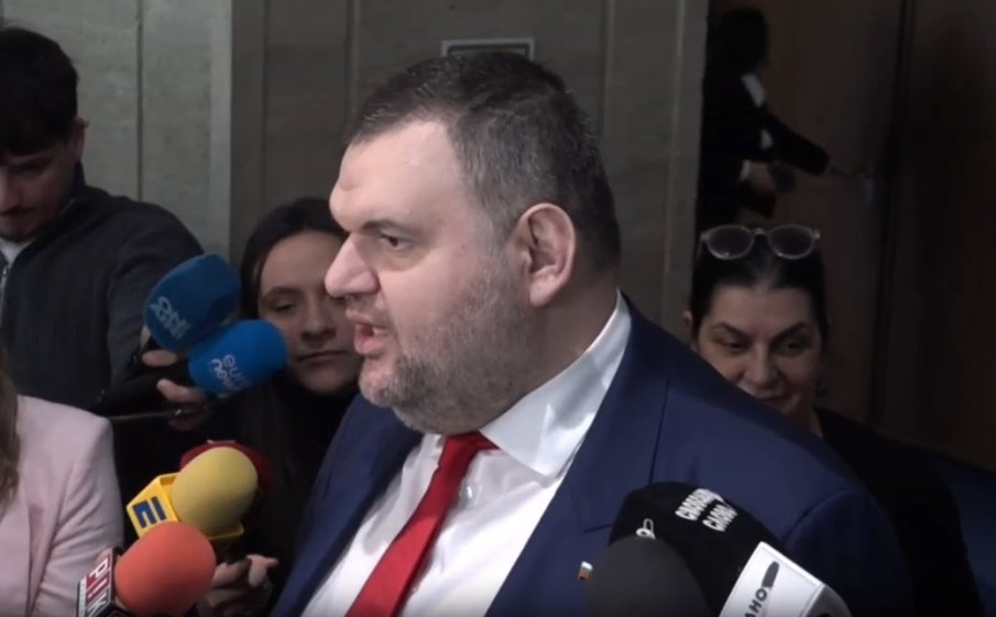 ИЗВЪНРЕДНО В ПИК TV! Пеевски с мигновена реакция след обрата в управляващата коалиция за пенсиите: Отпушиха ушичките! Всеки път ще ги дисциплинирам (ВИДЕО) ИЗВЪНРЕДНО В ПИК TV! Пеевски с мигновена реакция след обрата в управляващата коалиция за пенсиите: Отпушиха ушичките! Всеки път ще ги дисциплинирам (ВИДЕО)