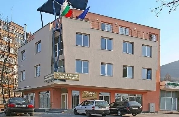 ЩО ЗА ПРОФЕСИОНАЛИЗЪМ?! Оперираха грешния крак на 2-годишно детенце в частна болница във Враца