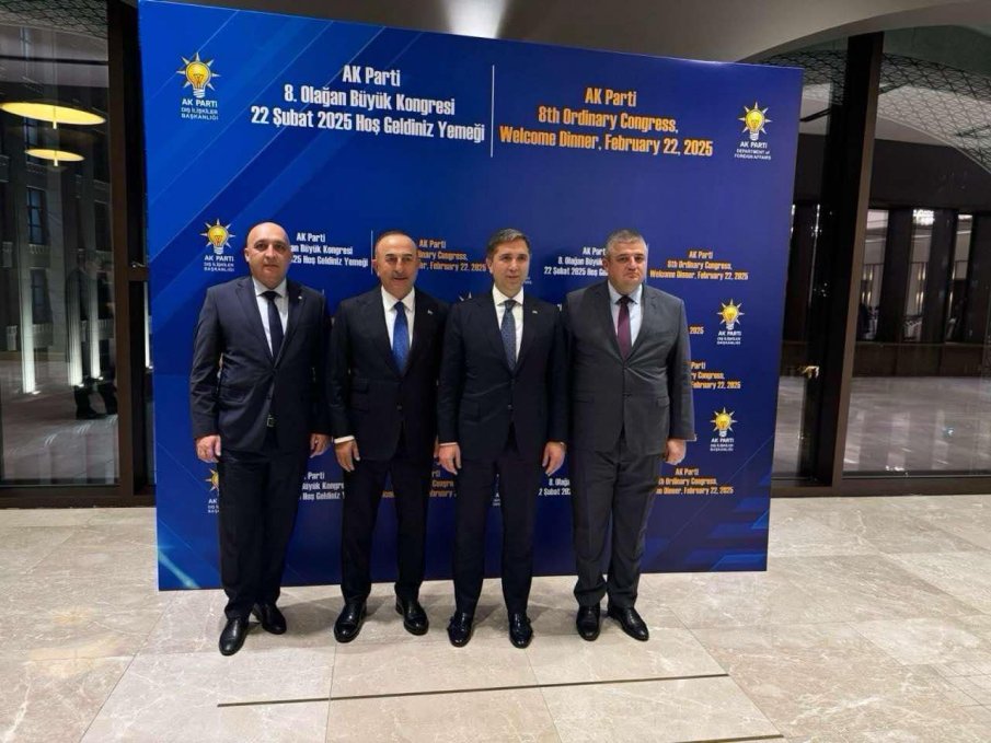 В АНКАРА: Двама лидери на ДПС-Ново начало взеха участие в голям форум на АК Парти (СНИМКИ)