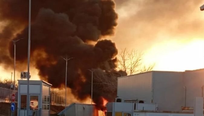 Шофьор на тир е с 60% изгаряния, топлил се с газов котлон на паркинга на Капитан Андреево