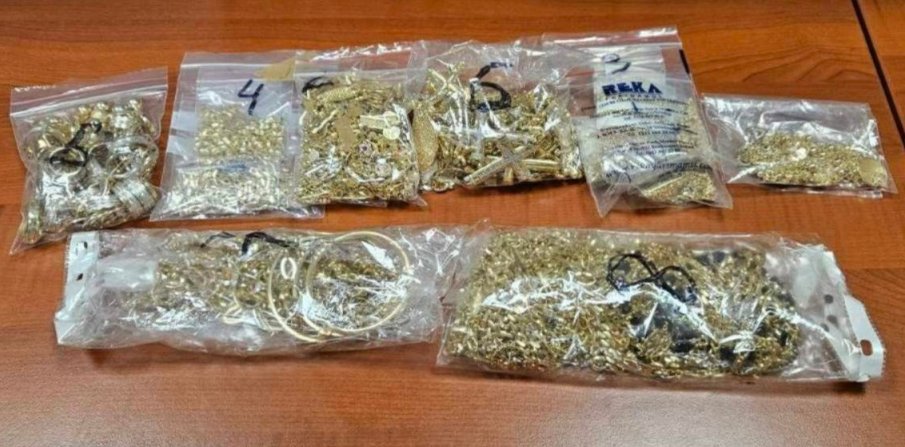 Над половин килограм златни накити в дамска чанта откриха митническите служители на МП Лесово