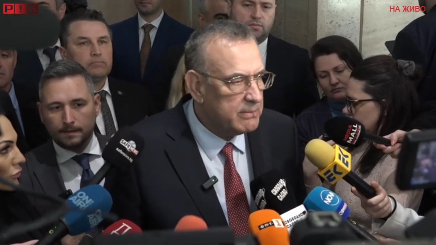 СКАНДАЛНО ПОВЕДЕНИЕ! Докторът мултимилионер Джевдет Чакъров оглуша за имунитетите на Джейхан и Марио, а мъжката секретарка на Илхан Кючюк - Валентин Тончев, пак изнудва управляващите СКАНДАЛНО ПОВЕДЕНИЕ! Докторът мултимилионер Джевдет Чакъров оглуша за имунитетите на Джейхан и Марио, а мъжката секретарка на Илхан Кючюк - Валентин Тончев, пак изнудва управляващите