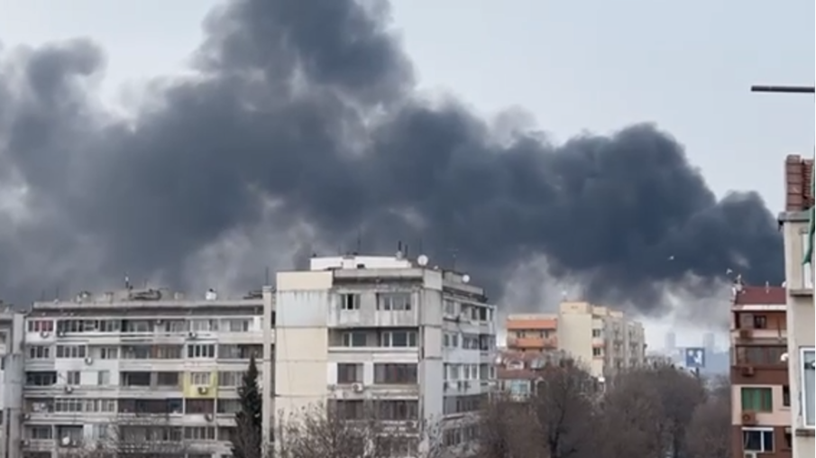 Голям пожар пламна в бургаски квартал