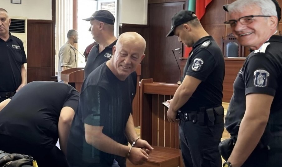 ДОГАНИАДА! Съдът решава да вземе ли главата на милионера с трите хотела Мюмюн Искендер ДОГАНИАДА! Съдът решава да вземе ли главата на милионера с трите хотела Мюмюн Искендер