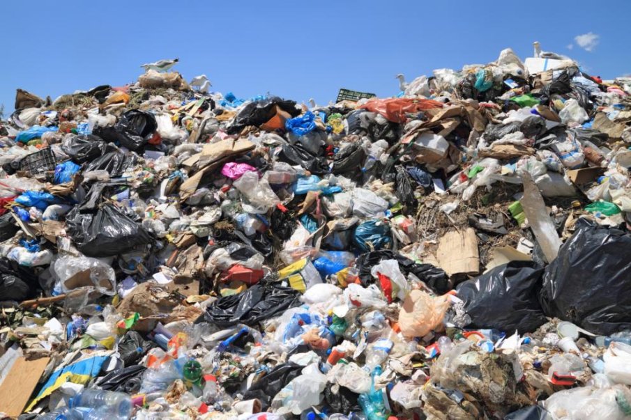 Изриват нерегламентирано сметище от района на Асеновград