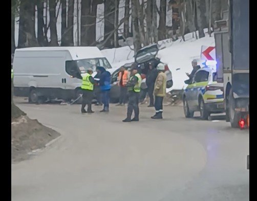 ТЕЖКА КАТАСТРОФА на Петрохан: Бус смачка челно кола (ВИДЕО/СНИМКА)