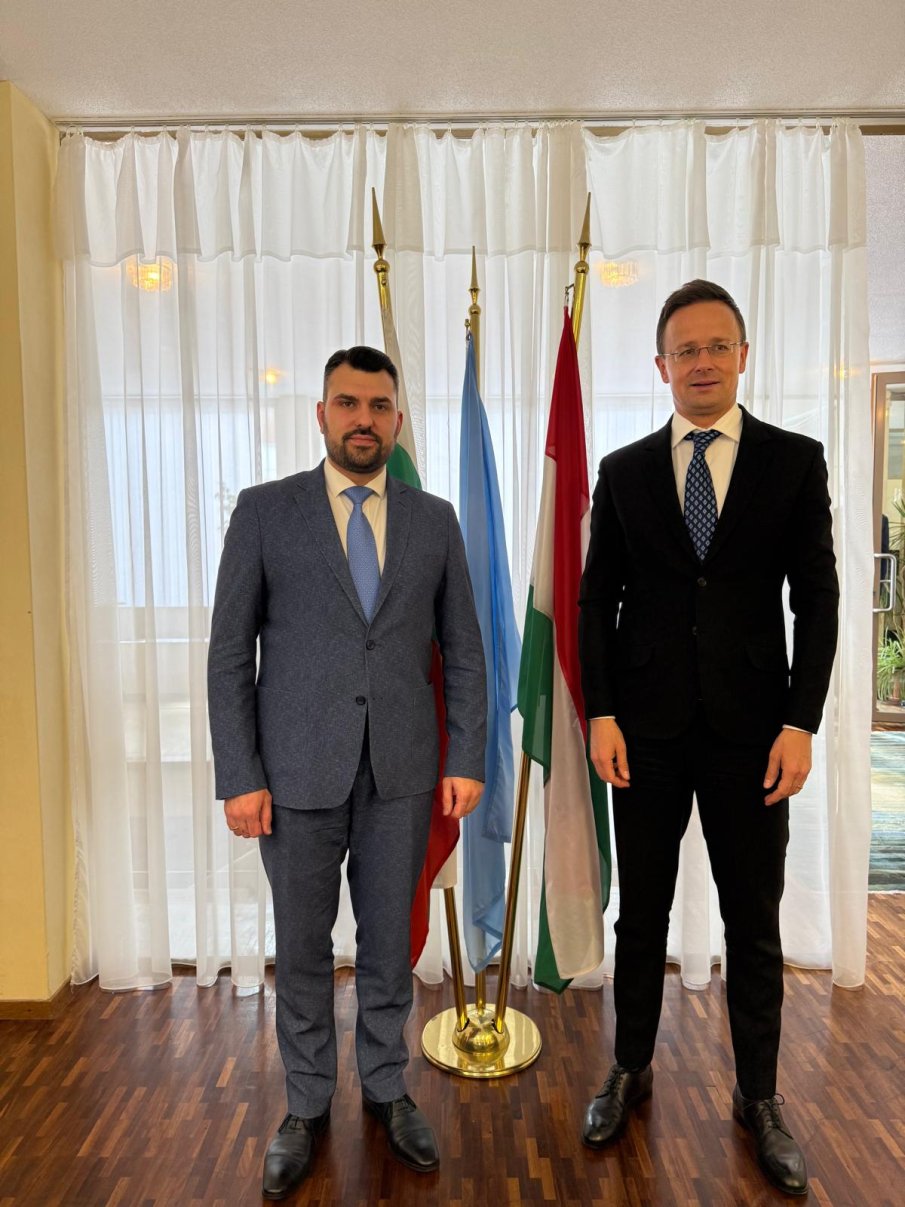 Министър Георг Георгиев се срещна в Женева с колегата си Петер Сиярто