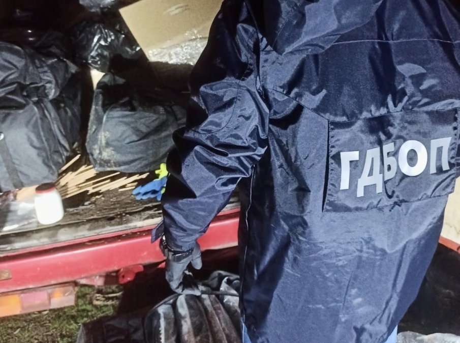 УДАР: Задържаха трима, спипани с марихуана за над 4 млн. лева (СНИМКИ)