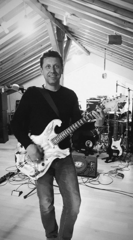 Ето кой е мъжът, обесил се в Александровска болница