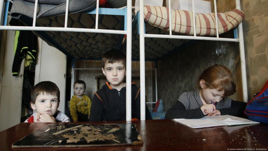 ШОК! 31 деца, сред които и бебета, държани в плен в Босна