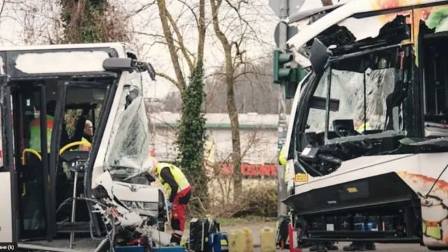 Два автобуса се удариха челно в Германия: Сред пострадалите са 12 деца от градина (ВИДЕО)