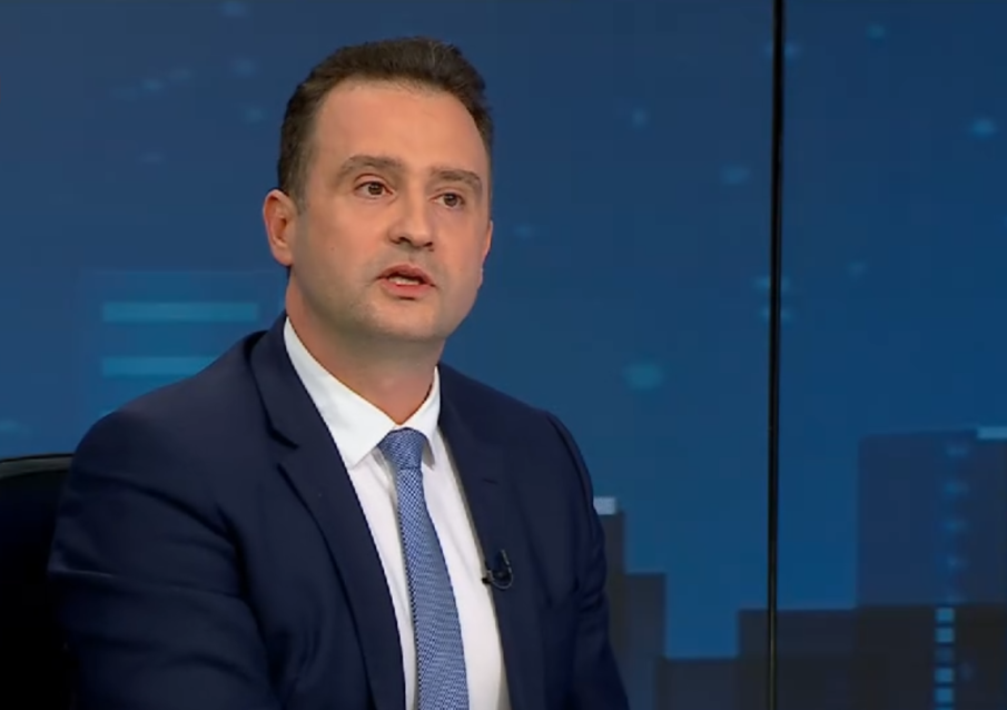 Жечо Станков: България е заплашена от глоба от 2,5 млн. евро за нетранспонирана директива за ВЕИ Жечо Станков: България е заплашена от глоба от 2,5 млн. евро за нетранспонирана директива за ВЕИ