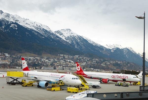 Задържаха 20-годишен българин, втурнал се гол към самолет на летището в Инсбрук
