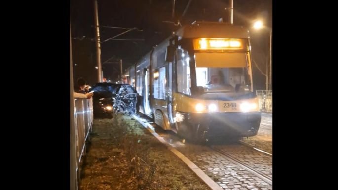 Трамвай и кола се сблъскаха на столичния бул. Цар Борис III