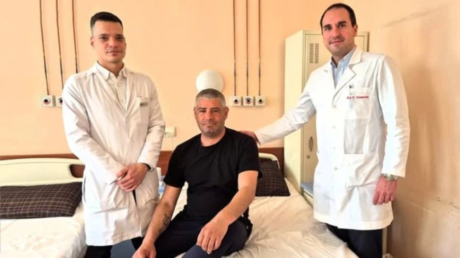 Офталмолози спасиха зрението на мъж, изваждайки от окото му метално чуждо тяло (СНИМКИ)