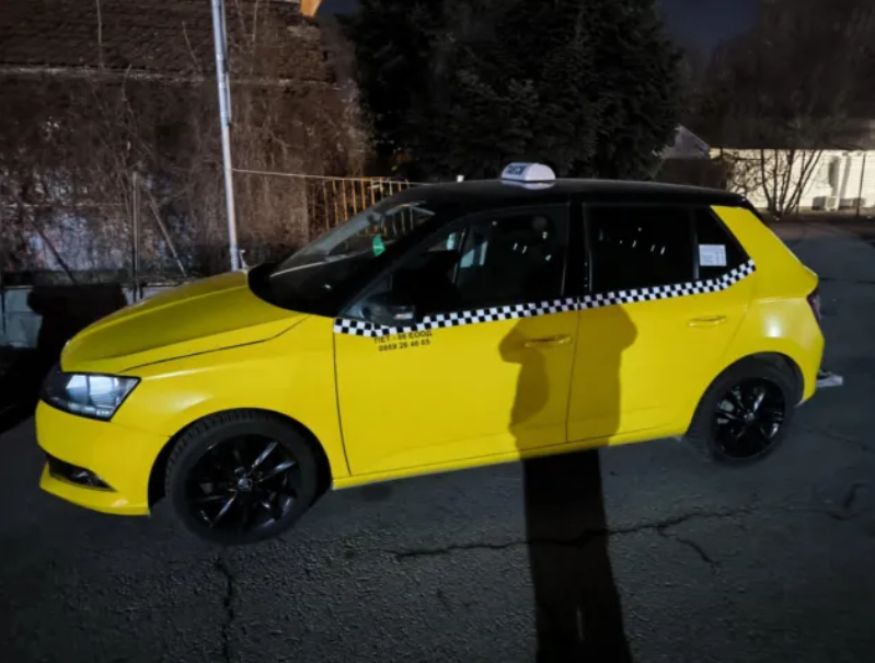 Екшън в Търново: Рецидивист вилня, сби се и уринира в такси