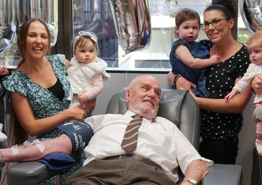 Почина кръводарител, спасила 2,4 милиона бебета