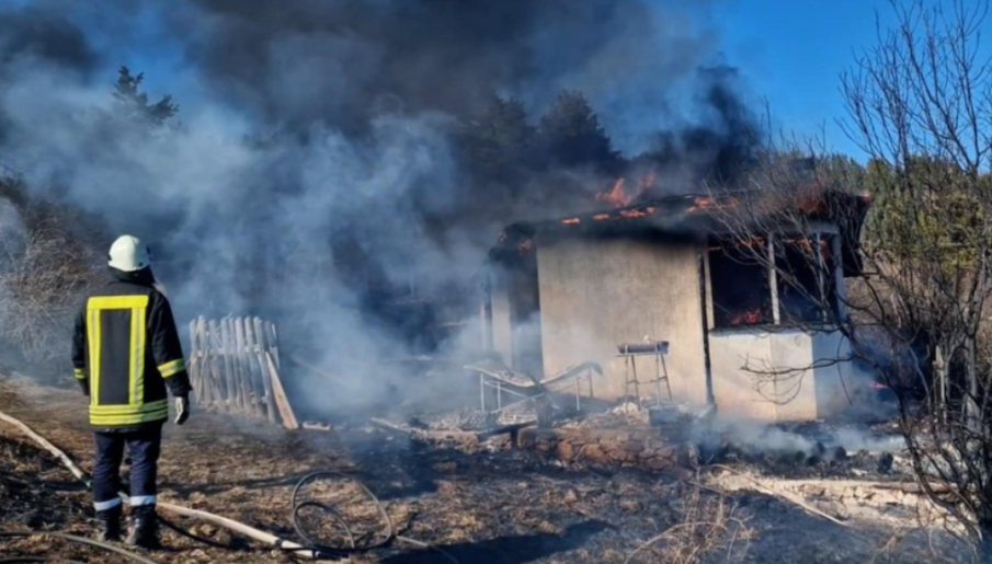 Ловна вила изгоря при пожар в смолянското село Чокманово