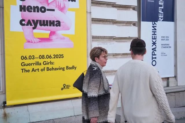 СКАНДАЛ: Изгониха посланичката на Русия Елеонора Митрофанова от изложба в София с викове: Убиец