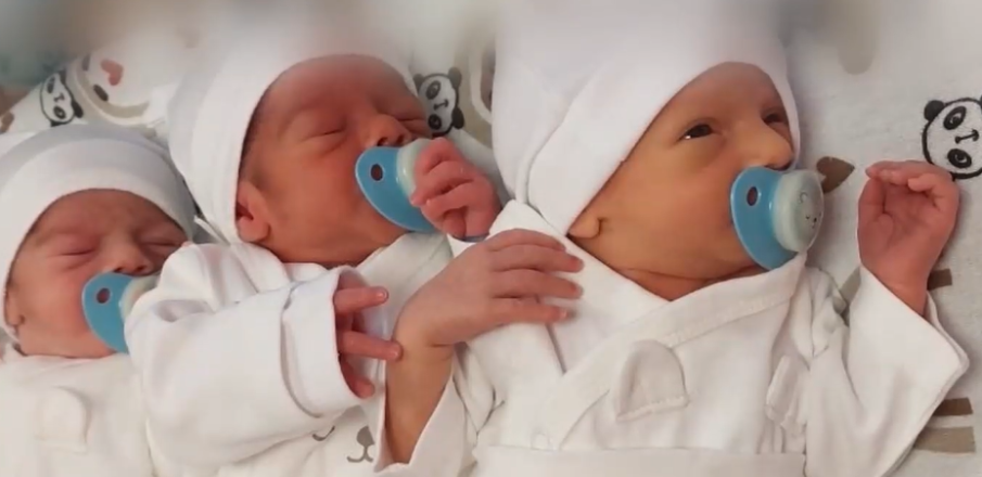 Естествено заченати тризнаци пробиха статистиката от 0,0016%