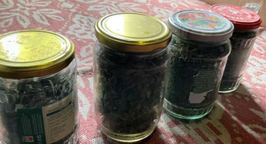 Иззеха голямо количество марихуана в буркани