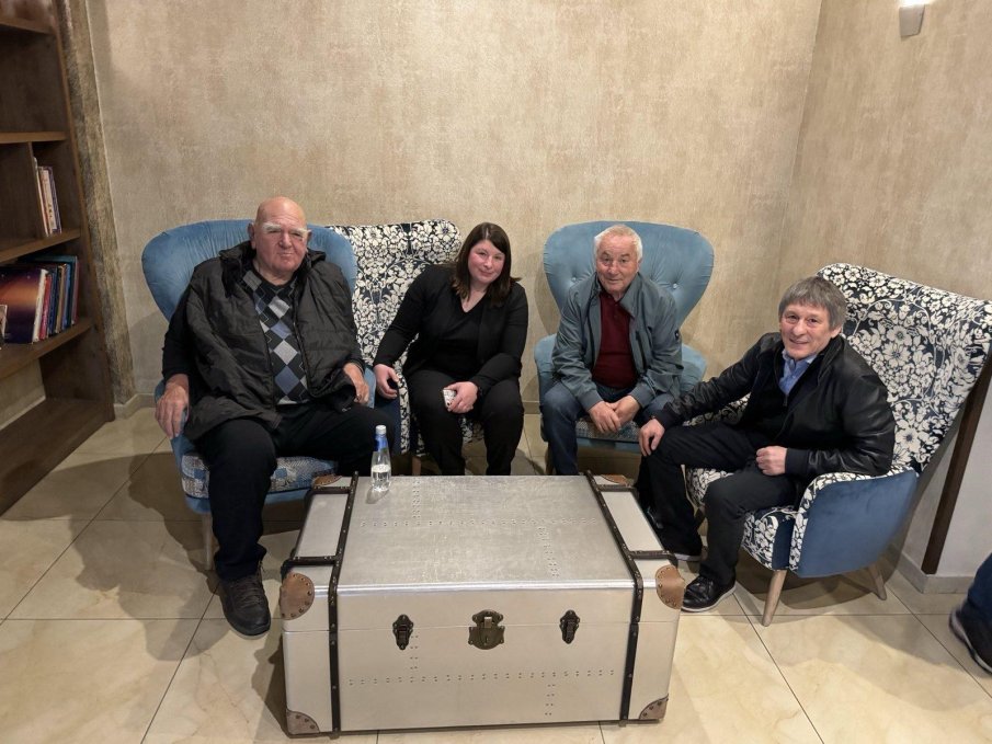 ОГРОМНО УВАЖЕНИЕ! Легендата Валентин Йорданов на крака при Станка Златева във Варна! (СНИМКИ)